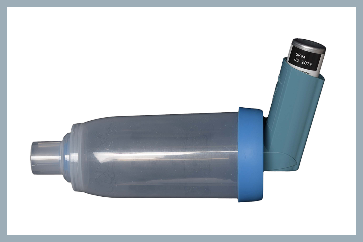 Asthma spacer without a mask, and with a puffer attached