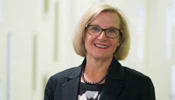 Dr Linden Smibert